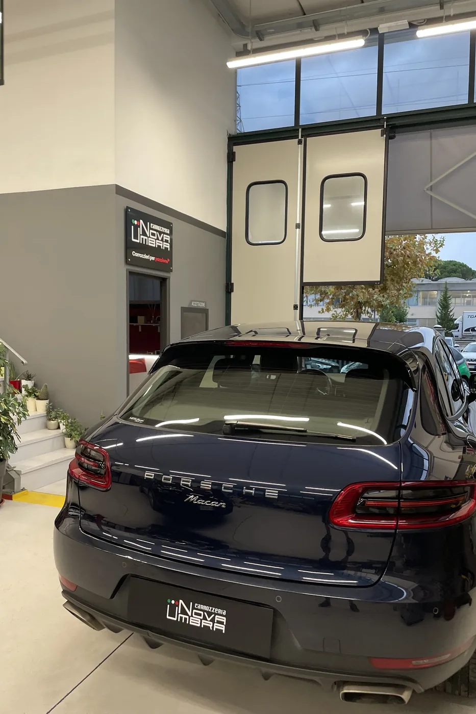 Work in the workshop — paintless dent repair